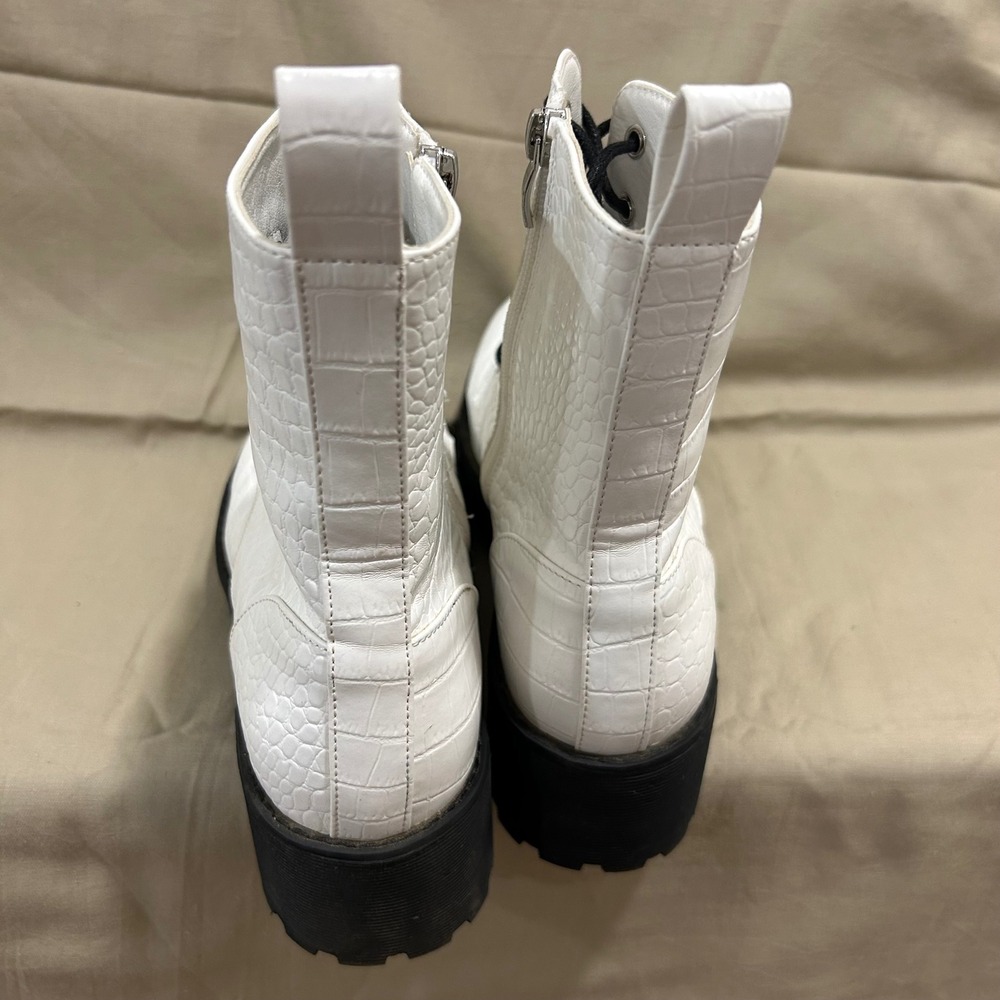 White Dirty Laundry Boots size 8.5 - Picture 4 of 6